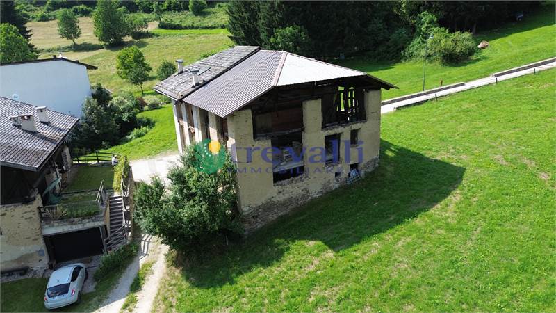 Porzione di casa da ristrutturare a Claiano